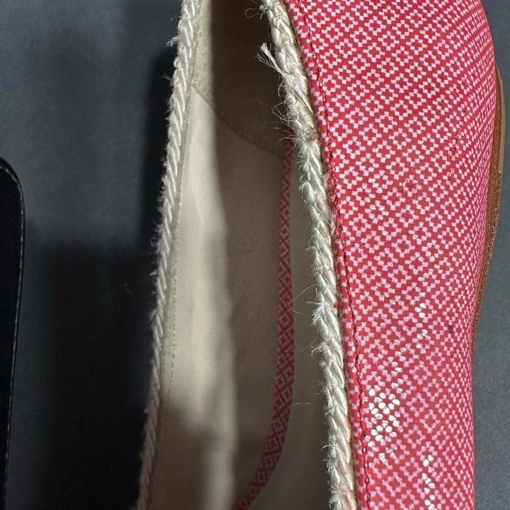 Jack Rogers Women's Pink Ballet Flats size 6 pre owned Exellent condition.